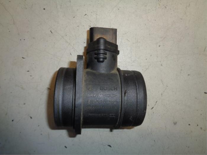 Gebruikte Luchthoeveelheidsmeter Volkswagen Golf V (1K1) 2.0 SDI Prijs € 15,00 Margeregeling aangeboden door Hans Auto Onderdelen