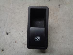 Gebruikte Elektrisch Raam Schakelaar Opel Astra H (L48) 1.6 16V Twinport Prijs € 6,00 Margeregeling aangeboden door Hans Auto Onderdelen
