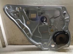 Gebruikte Raammechaniek 4Deurs links-achter Volkswagen Polo IV (9N1/2/3) 1.2 12V Prijs € 15,00 Margeregeling aangeboden door Hans Auto Onderdelen