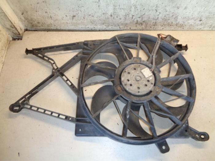 Gebruikte Radiateurfan Opel Astra G Caravan (F35) 1.6 16V Prijs € 15,00 Margeregeling aangeboden door Hans Auto Onderdelen