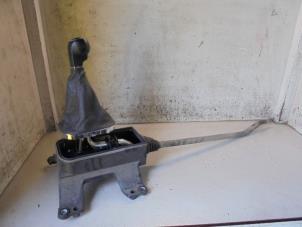 Gebruikte Versnellingspook Opel Corsa D 1.3 CDTi 16V ecoFLEX Prijs € 27,00 Margeregeling aangeboden door Hans Auto Onderdelen