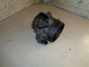 Gebruikte Luchthoeveelheidsmeter Mercedes C Combi (S203) 2.2 C-220 CDI 16V Prijs € 18,00 Margeregeling aangeboden door Hans Auto Onderdelen