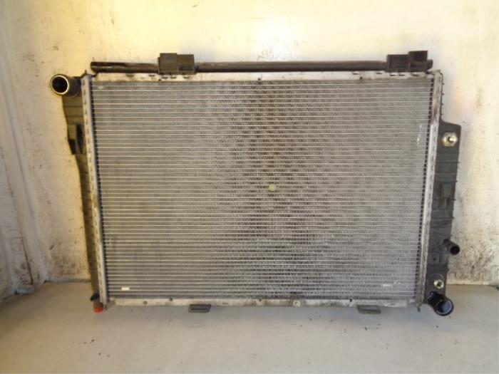 Gebruikte Radiateur Mercedes SLK (R170) 2.3 230 K 16V Prijs € 25,00 Margeregeling aangeboden door Hans Auto Onderdelen