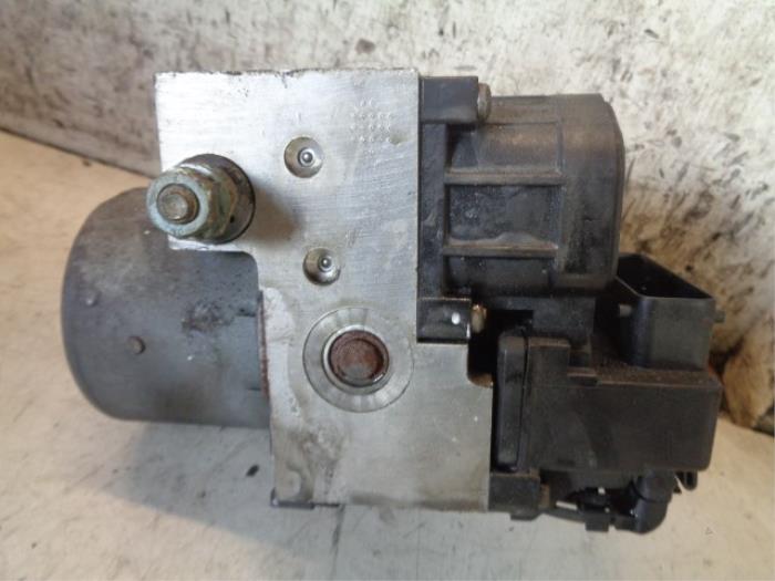 Gebruikte ABS Pomp Volkswagen Passat Variant (3B5) 1.6 Prijs € 25,00 Margeregeling aangeboden door Hans Auto Onderdelen