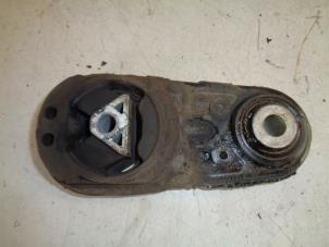 Gebruikte Motorsteun Renault Megane II (BM/CM) 1.6 16V Autom. Prijs € 12,00 Margeregeling aangeboden door Hans Auto Onderdelen