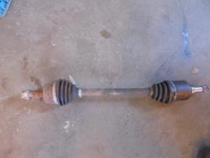 Gebruikte Aandrijfas links-voor Fiat Grande Punto (199) 1.4 Prijs € 15,00 Margeregeling aangeboden door Hans Auto Onderdelen