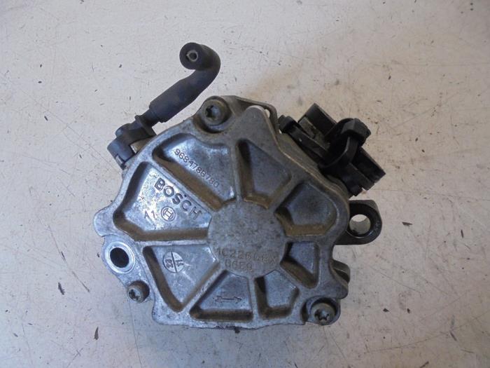 Gebruikte Vacuumpomp (Diesel) Ford Focus 3 Wagon 1.6 TDCi Prijs € 20,00 Margeregeling aangeboden door Hans Auto Onderdelen
