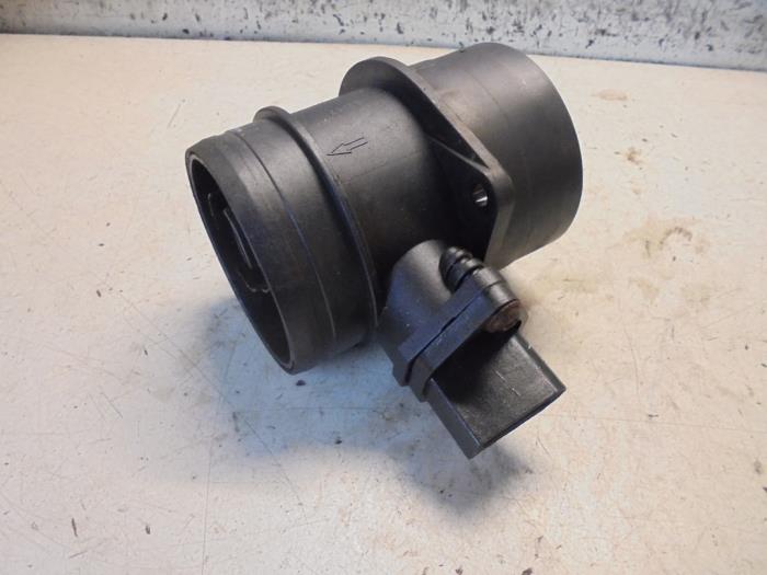 Gebruikte Luchthoeveelheidsmeter Audi A6 (C6) 2.0 TDI 16V Prijs € 25,00 Margeregeling aangeboden door Hans Auto Onderdelen