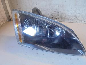 Gebruikte Koplamp links Ford Focus 2 Wagon 1.6 16V Prijs € 35,00 Margeregeling aangeboden door Hans Auto Onderdelen
