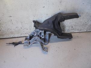 Gebruikte Handremhendel Ford Focus 3 Wagon 1.6 TDCi Prijs € 55,00 Margeregeling aangeboden door Hans Auto Onderdelen