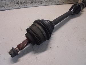 Gebruikte Aandrijfas rechts-voor Renault Scénic I (JA) 1.8 16V Prijs € 35,00 Margeregeling aangeboden door Hans Auto Onderdelen