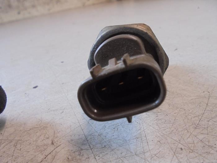 Brandstofdruk sensor van een Toyota Corolla Verso (E12) 2.0 D-4D 16V 90 2004