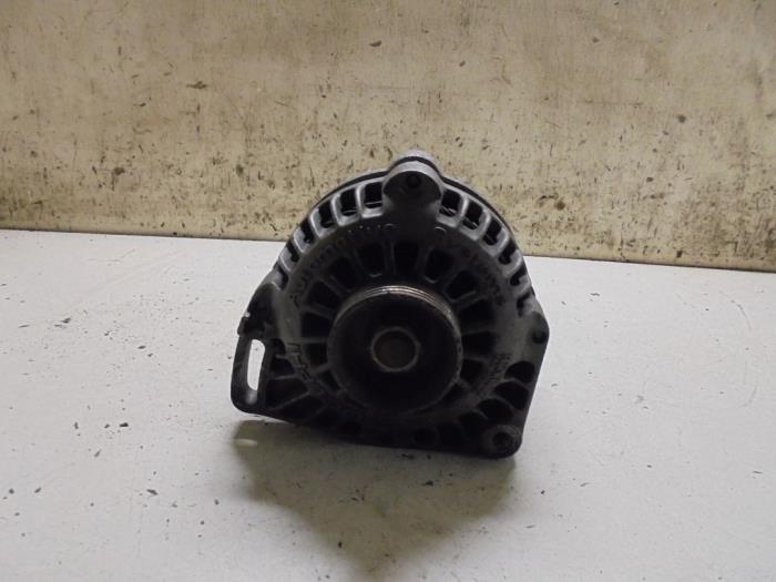 Dynamo van een Renault Kangoo (KC) 1.2 1998