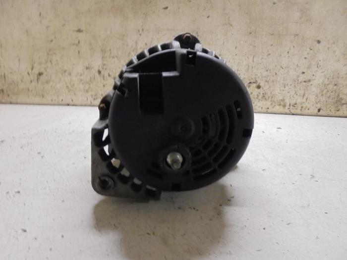 Dynamo van een Renault Kangoo (KC) 1.2 1998