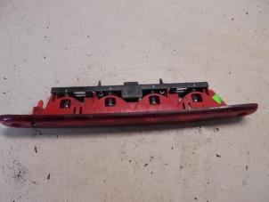 Gebruikte Extra Remlicht midden Peugeot 107 1.0 12V Prijs € 10,00 Margeregeling aangeboden door Hans Auto Onderdelen