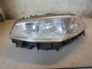 Gebruikte Koplamp links Renault Megane II (BM/CM) 1.4 16V 98 Prijs € 25,00 Margeregeling aangeboden door Hans Auto Onderdelen
