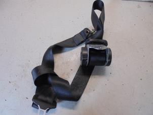 Gebruikte Veiligheidsgordel rechts-achter Mitsubishi Colt (Z2/Z3) 1.3 16V Prijs € 25,00 Margeregeling aangeboden door Hans Auto Onderdelen