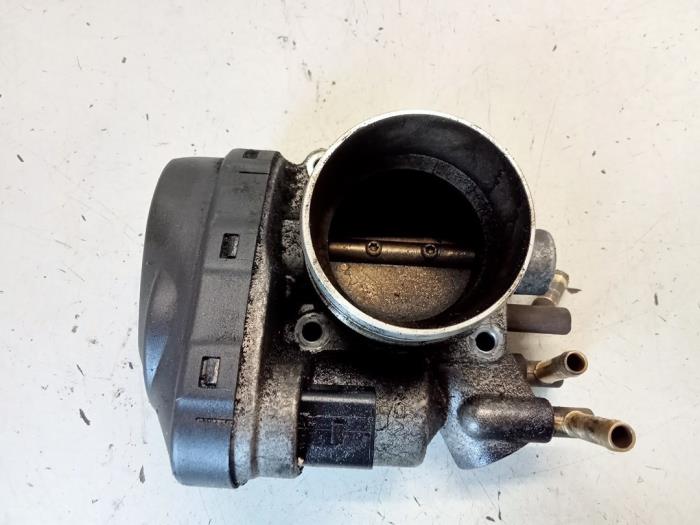 Gebruikte Gasklephuis Volkswagen New Beetle (9C1/9G1) 1.6 Prijs € 35,00 Margeregeling aangeboden door Hans Auto Onderdelen