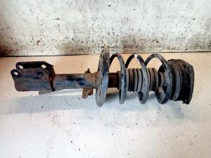 Gebruikte Mac Phersonpoot links-voor Renault Megane III Berline (BZ) 1.6 16V Prijs € 45,00 Margeregeling aangeboden door Hans Auto Onderdelen