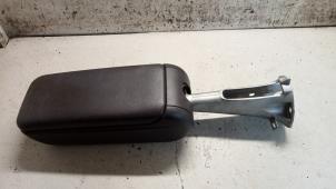 Gebruikte Armleuning Mercedes A (W168) 1.6 A-160 Prijs € 30,00 Margeregeling aangeboden door Hans Auto Onderdelen