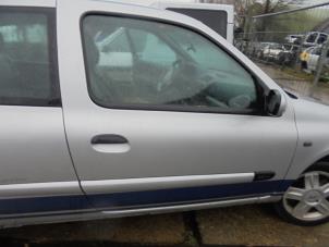 Gebruikte Portier 2Deurs rechts Renault Clio II (BB/CB) 1.2 16V Prijs € 50,00 Margeregeling aangeboden door Hans Auto Onderdelen