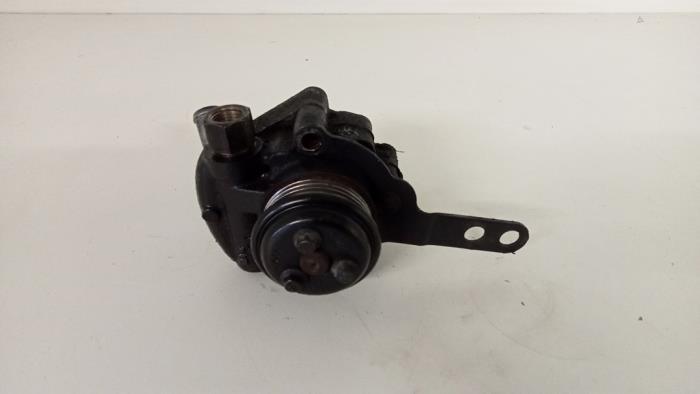 Gebruikte Pomp Servo Ford Mondeo III 2.0 TDCi 130 16V Prijs € 35,00 Margeregeling aangeboden door Hans Auto Onderdelen