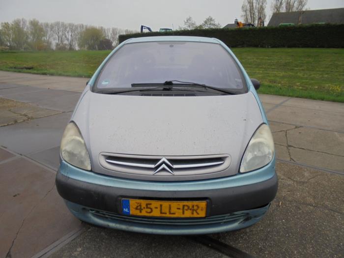 Voorscherm rechts van een Citroën Xsara Picasso (CH) 1.6 2003