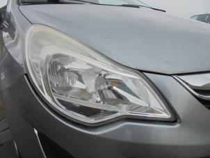 Gebruikte Rechter Koplamp Opel Corsa D 1.2 16V Prijs € 100,00 Margeregeling aangeboden door Hans Auto Onderdelen