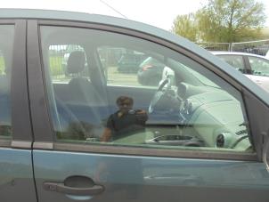 Gebruikte Deurruit 4Deurs rechts-voor Ford Fusion 1.6 16V Prijs € 25,00 Margeregeling aangeboden door Hans Auto Onderdelen