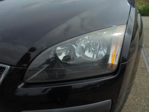 Gebruikte Koplamp links Ford Focus 2 1.8 16V Flexifuel Prijs € 35,00 Margeregeling aangeboden door Hans Auto Onderdelen