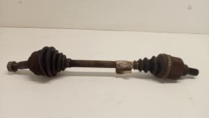 Gebruikte Aandrijfas links-voor Peugeot 807 2.0 16V Prijs € 35,00 Margeregeling aangeboden door Hans Auto Onderdelen