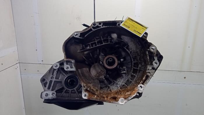 Gebruikte Versnellingsbak Opel Corsa D 1.2 16V Prijs € 70,00 Margeregeling aangeboden door Hans Auto Onderdelen
