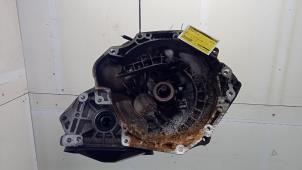 Gebruikte Versnellingsbak Opel Corsa D 1.2 16V Prijs € 70,00 Margeregeling aangeboden door Hans Auto Onderdelen
