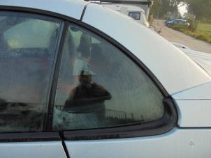 Gebruikte Extra Ruit 2Deurs links-achter Peugeot 206 CC (2D) 1.6 16V Prijs € 25,00 Margeregeling aangeboden door Hans Auto Onderdelen