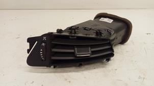 Gebruikte Luchtrooster Dashboard Opel Astra J Sports Tourer (PD8/PE8/PF8) 1.4 Turbo 16V Prijs € 20,00 Margeregeling aangeboden door Hans Auto Onderdelen