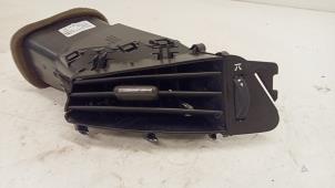 Gebruikte Luchtrooster Dashboard Opel Astra J Sports Tourer (PD8/PE8/PF8) 1.4 Turbo 16V Prijs € 20,00 Margeregeling aangeboden door Hans Auto Onderdelen