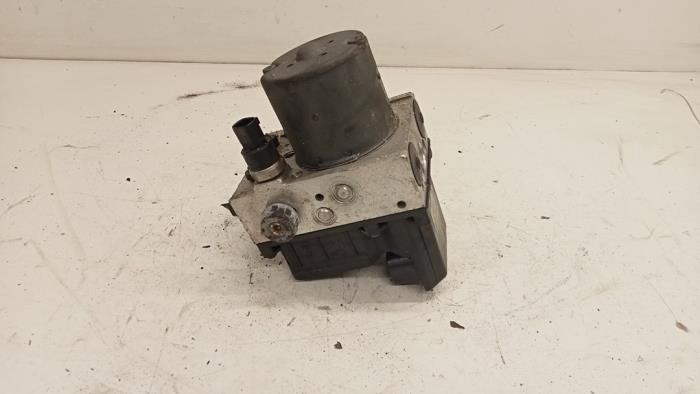 Gebruikte ABS Pomp Volkswagen Passat Variant (3B6) 2.3 V5 20V Prijs € 50,00 Margeregeling aangeboden door Hans Auto Onderdelen