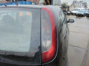 Gebruikte Achterlicht rechts Opel Corsa C (F08/68) 1.2 16V Prijs € 20,00 Margeregeling aangeboden door Hans Auto Onderdelen