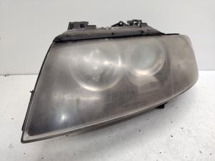 Gebruikte Koplamp links Audi A4 Cabriolet (B6) 3.0 V6 30V Prijs € 50,00 Margeregeling aangeboden door Hans Auto Onderdelen