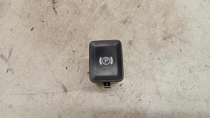 Gebruikte Handrem schakelaar Volkswagen Passat Variant (3C5) 2.0 TDI 16V 140 Prijs € 10,00 Margeregeling aangeboden door Hans Auto Onderdelen