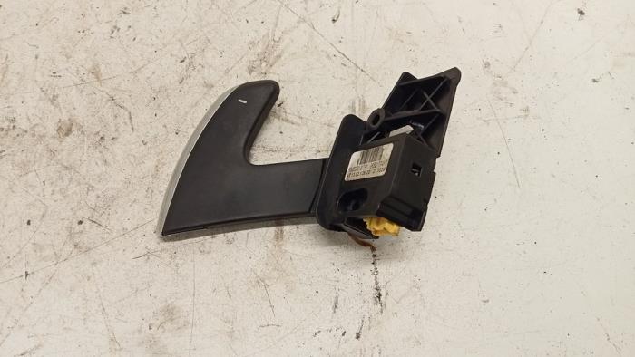 Gebruikte Schakelflipper set Citroen C4 Grand Picasso (UA) 1.6 HDiF 16V 110 Prijs € 20,00 Margeregeling aangeboden door Hans Auto Onderdelen