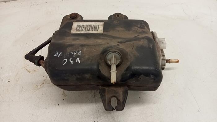 Adblue tank van een Volvo V50 (MW) 1.6 D 16V 2008