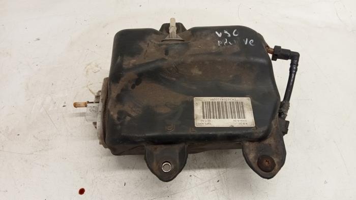 Adblue tank van een Volvo V50 (MW) 1.6 D 16V 2008