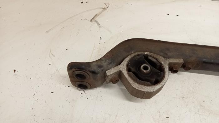 Motorbalk van een Nissan Micra (K11) 1.3 LX,SLX 16V 1995