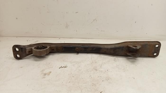 Motorbalk van een Nissan Micra (K11) 1.3 LX,SLX 16V 1995