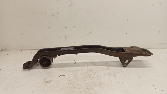 Motorbalk van een Nissan Micra (K11) 1.3 LX,SLX 16V 1995