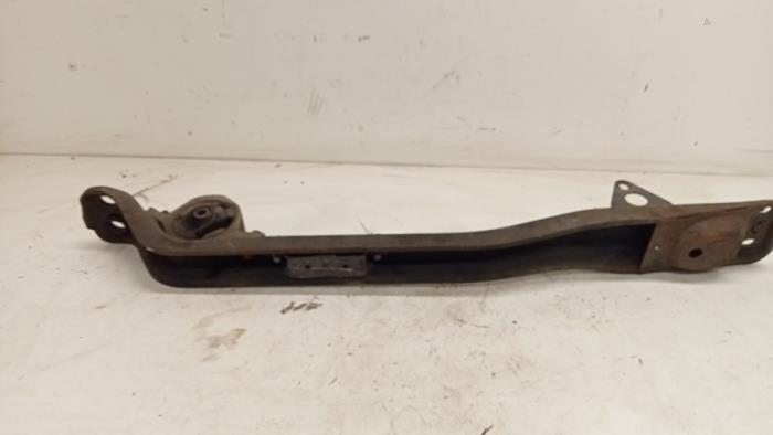 Motorbalk van een Nissan Micra (K11) 1.3 LX,SLX 16V 1995