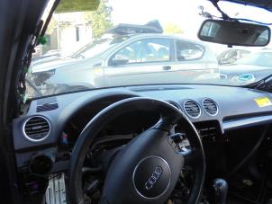Gebruikte Dashboard Audi A4 Cabriolet (B6) 3.0 V6 30V Prijs € 100,00 Margeregeling aangeboden door Hans Auto Onderdelen