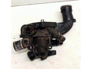 Gebruikte Thermostaathuis Citroen C5 III Tourer (RW) 1.6 16V THP 155 Prijs € 25,00 Margeregeling aangeboden door Hans Auto Onderdelen