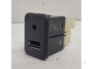 Gebruikte AUX/USB aansluiting Chevrolet Aveo (300) 1.2 16V Prijs € 15,00 Margeregeling aangeboden door Hans Auto Onderdelen